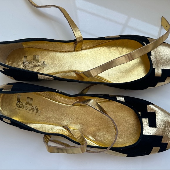 Black and Gold flat ballet shoes. - Picture 7 of 9